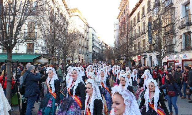 Un mar de mantillas inunda Madrid
