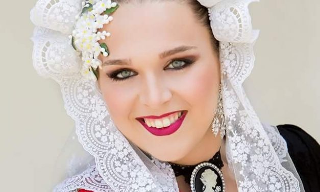 Alba Roselló, candidata de la Hoguera San Fernando
