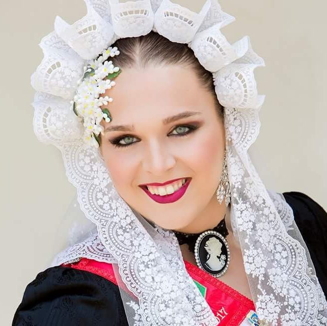Alba Roselló, candidata de la Hoguera San Fernando