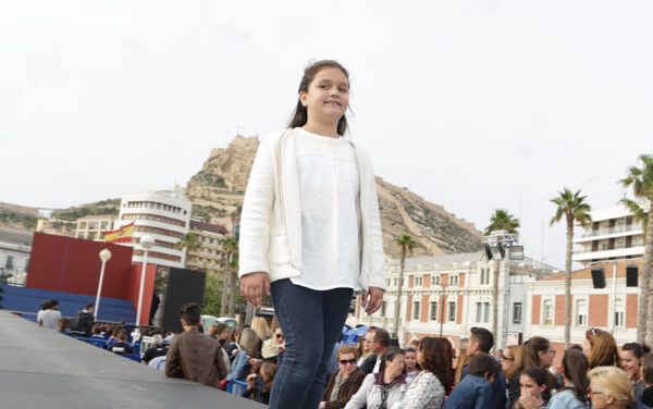 Hoguera Carrer Sant Vicent. Candidata Infantil 2017