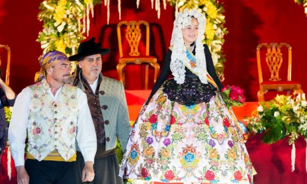 Andrea del Caño es proclamada Belleza del Fuego infantil