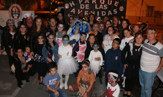 La hoguera Parque de las Avenidas celebra la noche de Halloween