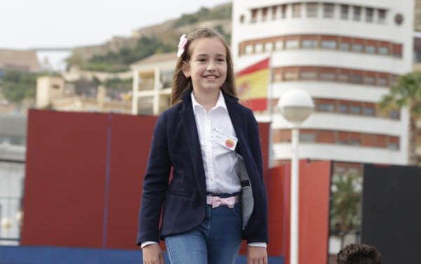 Hoguera Carolinas Altas. Candidata Infantil 2017